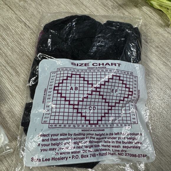 Hanes Silk Reflections Slightly Imperfect Pantyhose Tights Black & Brown NEW VTG - Picture 4 of 6